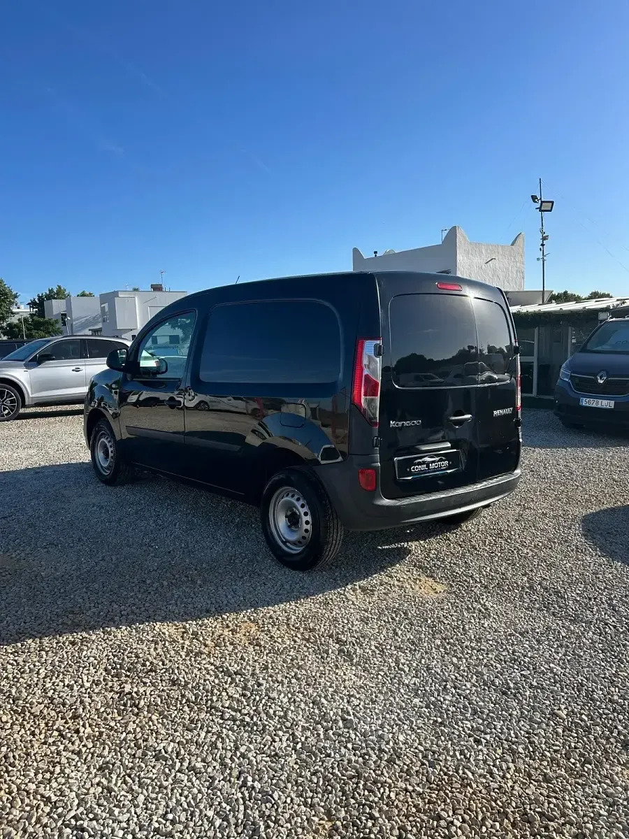 Usado Renault Kangoo 80 CV (58 kW) 2020 Negro Monovolumen