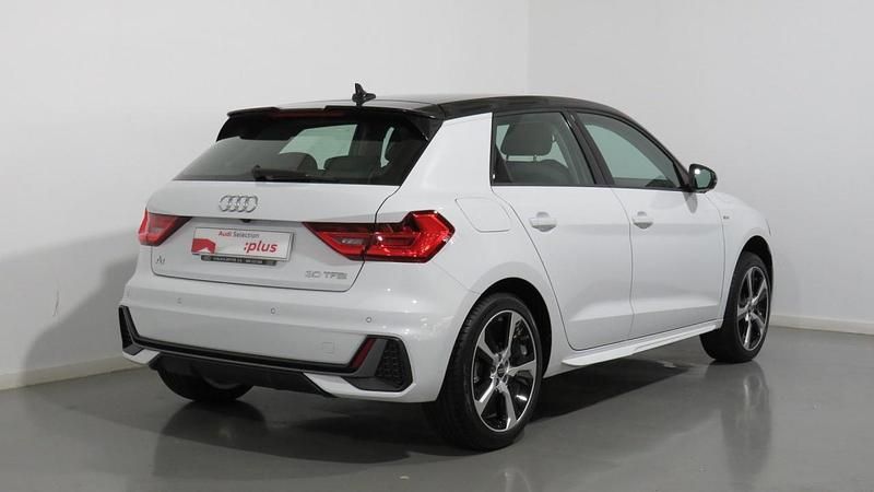 Usado Audi A1 Sportback 110 CV (80 kW) 2023 Blanco glaciar (metalizado)/techo negro mito Utilitario