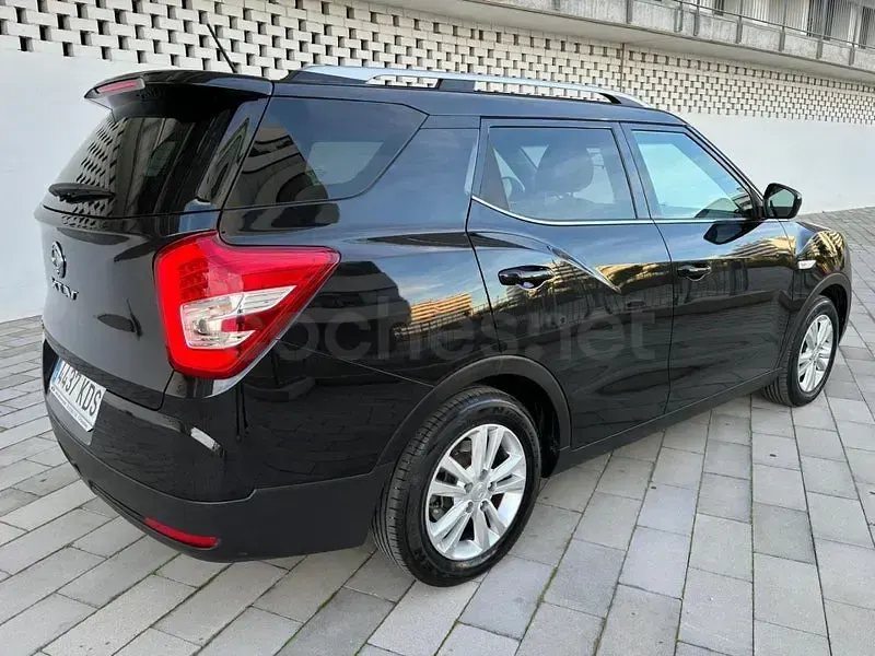 Usado SsangYong XLV 128 CV (94 kW) 2018 Gris / plata SUV