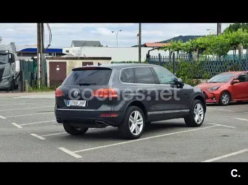Usado VW Touareg 245 CV (180 kW) 2011 Gris / plata SUV
