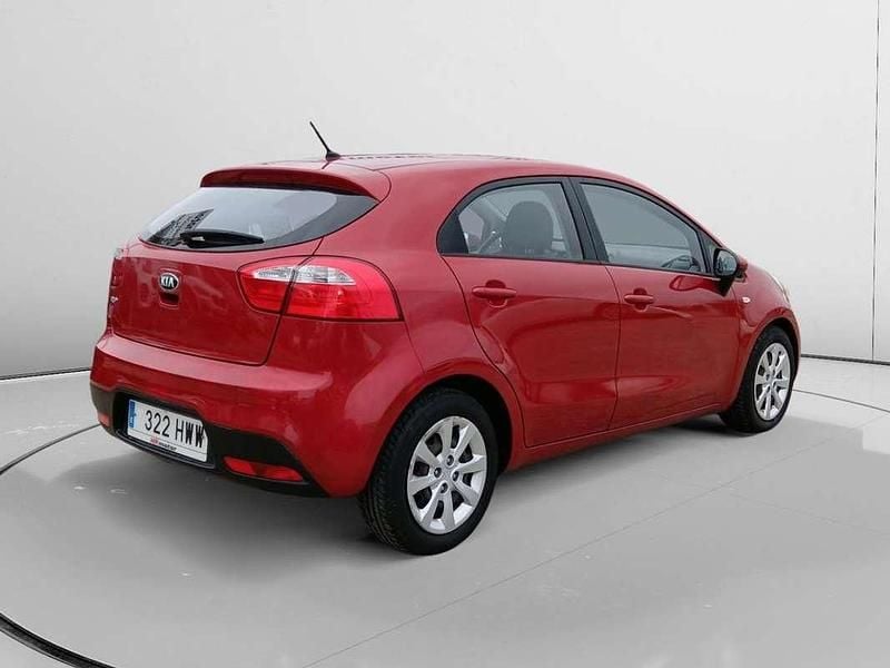 Usado Kia Rio 86 CV (63 kW) 2014 Rojo Utilitario