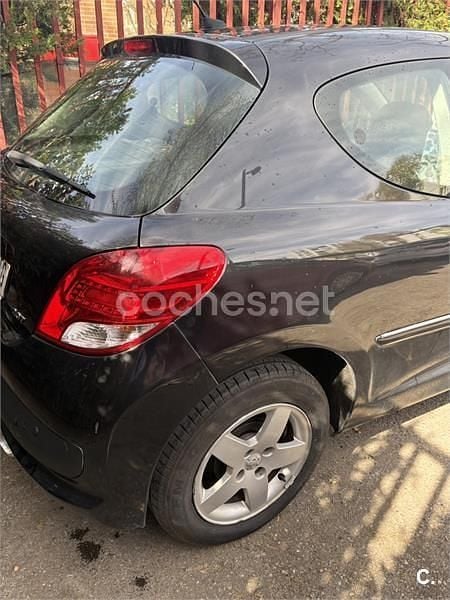 Usado Peugeot 207 95 CV (69 kW) 2010 Negro Berlina