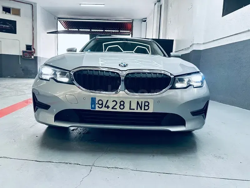 Usado BMW 320e 190 CV (139 kW) 2021 Gris / plata Familiar