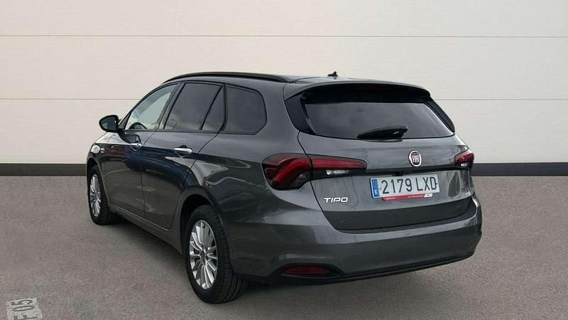 Usado Fiat Tipo Life 95 CV (69 kW) 2022 Gris Familiar