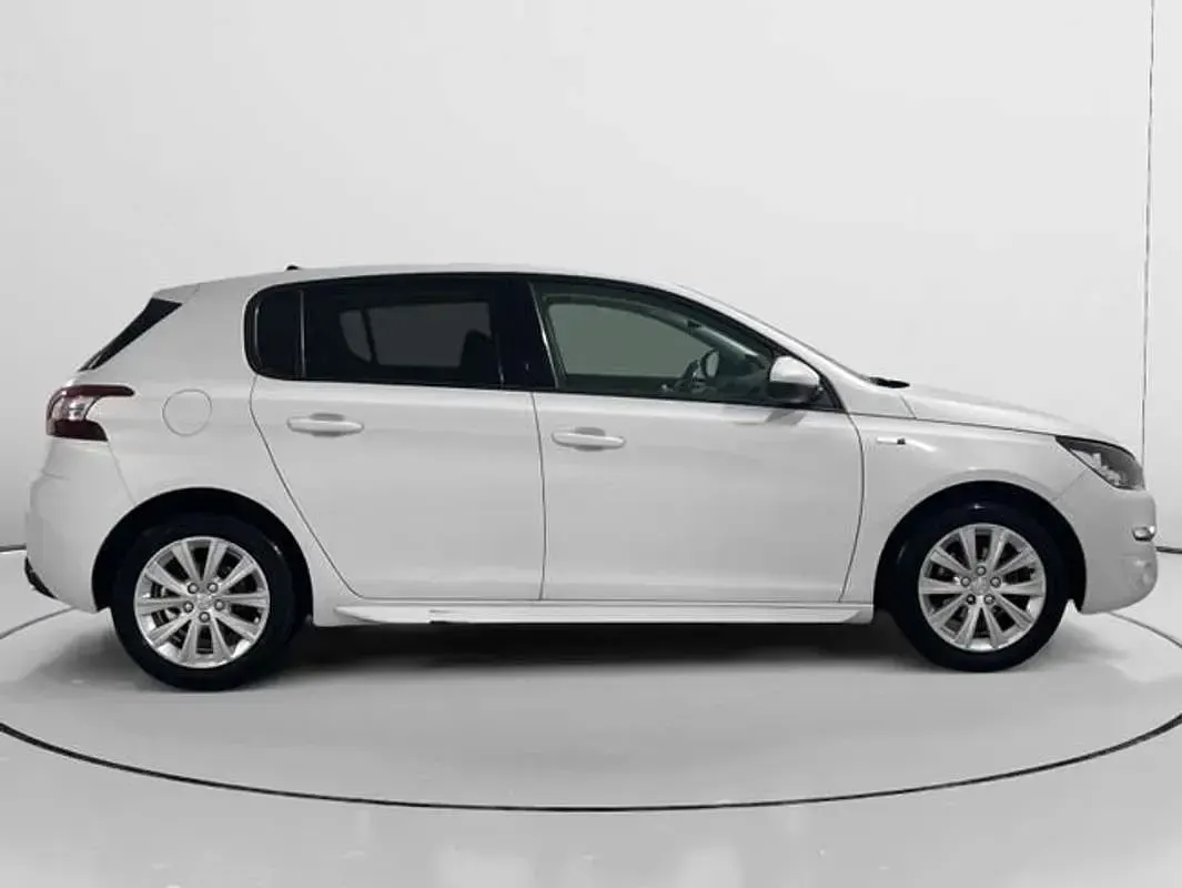 Usado Peugeot 308 Style 110 CV (80 kW) 2016 Blanco Utilitario