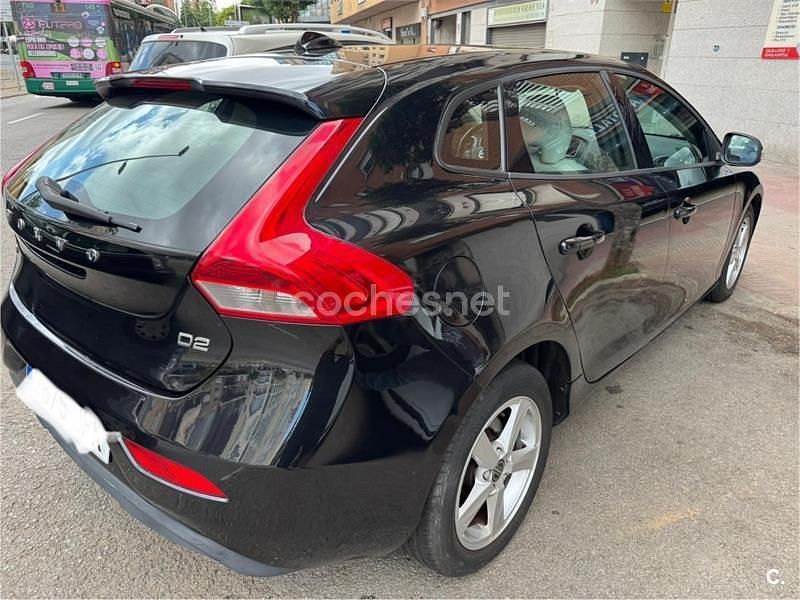 Usado Volvo V40 R-Design Kinetic 115 CV (84 kW) 2015 Negro Berlina