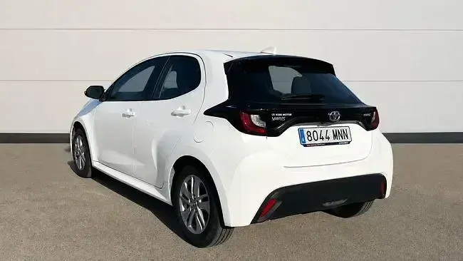 Usado Toyota Yaris Business Edition 116 CV (85 kW) 2024 Blanco Utilitario