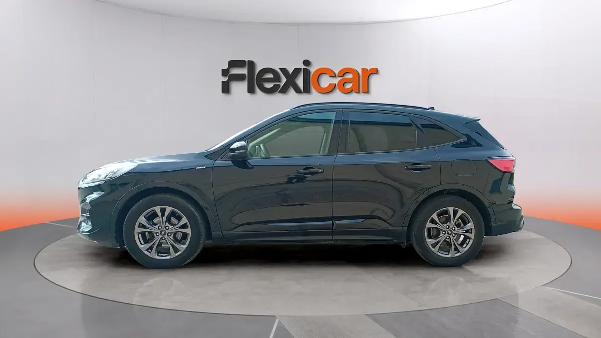 Usado Ford Kuga ST-Line 150 CV (110 kW) 2022 Negro SUV