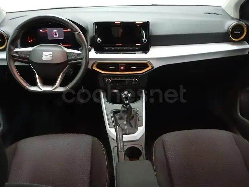 Usado Seat Arona Style 115 CV (84 kW) 2025 Gris / plata SUV