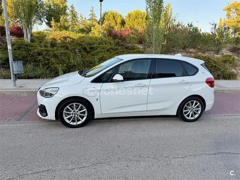 Usado BMW 225 Active Tourer iPerformance 224 CV (164 kW) 2018 Blanco Monovolumen