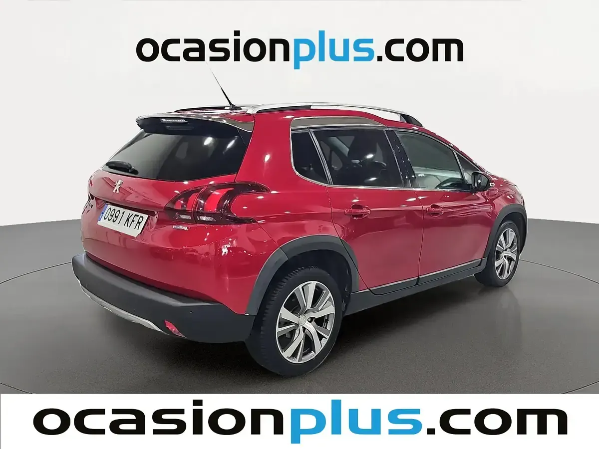 Usado Peugeot 2008 Allure 110 CV (80 kW) 2017 Rojo SUV
