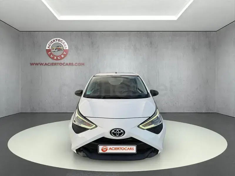 Usado Toyota Aygo X-cite 72 CV (52 kW) 2019 Blanco Utilitario