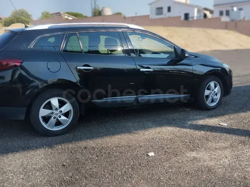 Usado Renault Mégane GrandTour Dynamique 130 CV (95 kW) 2011 Negro Familiar