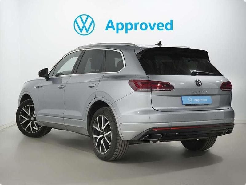 Usado VW Touareg Elegance 286 CV (210 kW) 2022 Plateado SUV