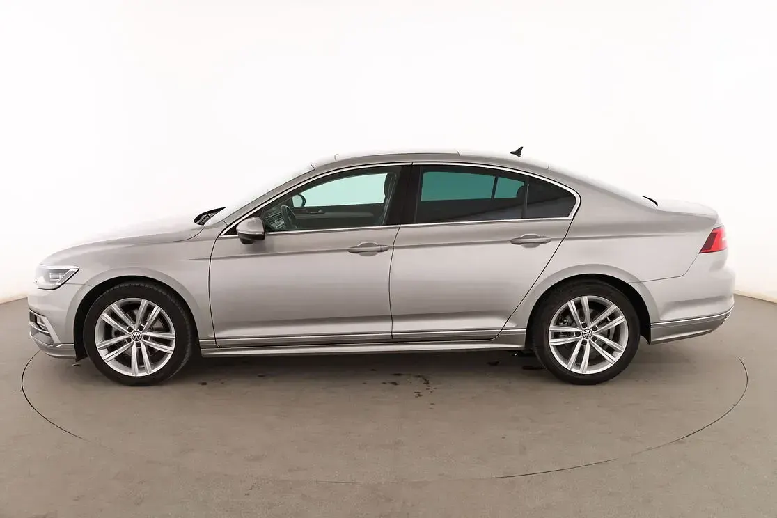 Usado VW Passat Sport 150 CV (110 kW) 2016 Gris Berlina