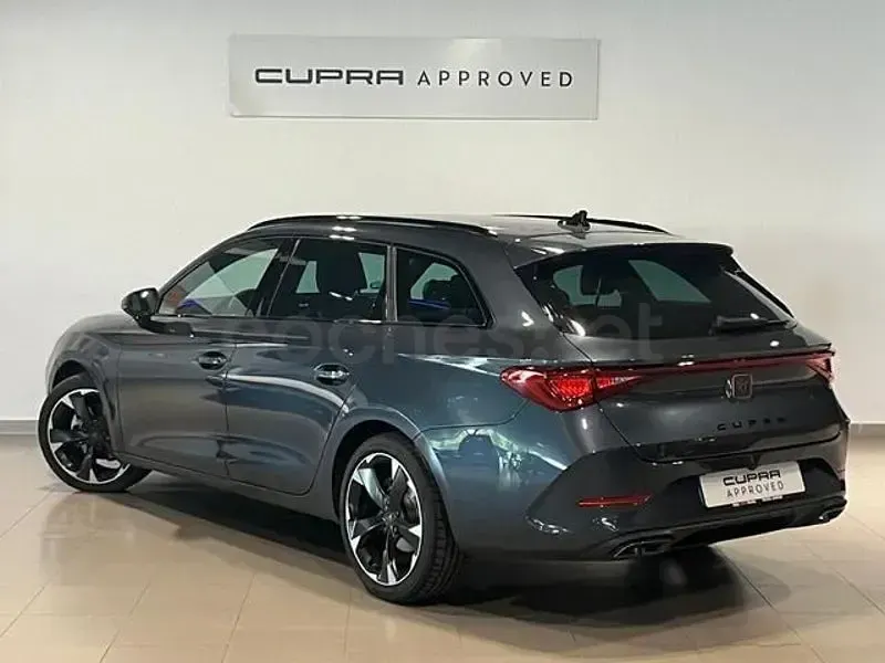 Usado Cupra Leon 190 CV (139 kW) 2024 Gris / plata Familiar