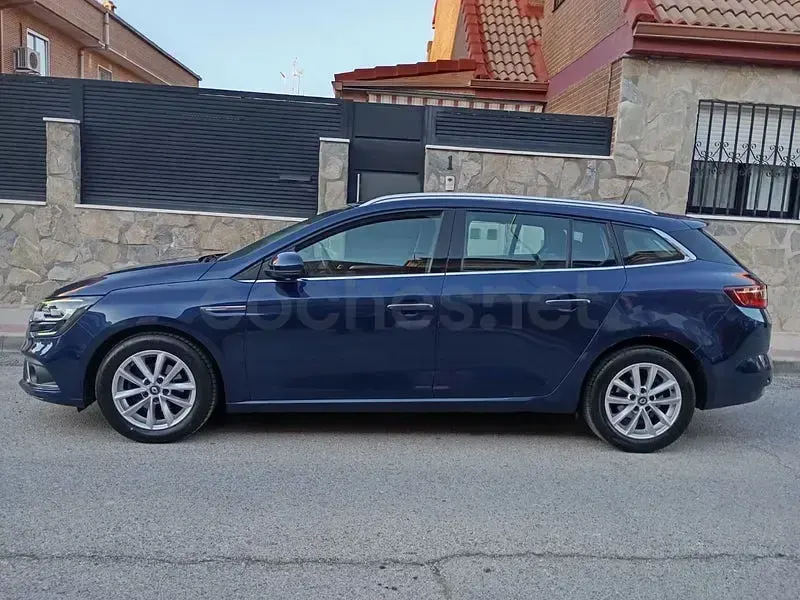 Usado Renault Mégane GrandTour Zen 110 CV (80 kW) 2016 Azul Familiar