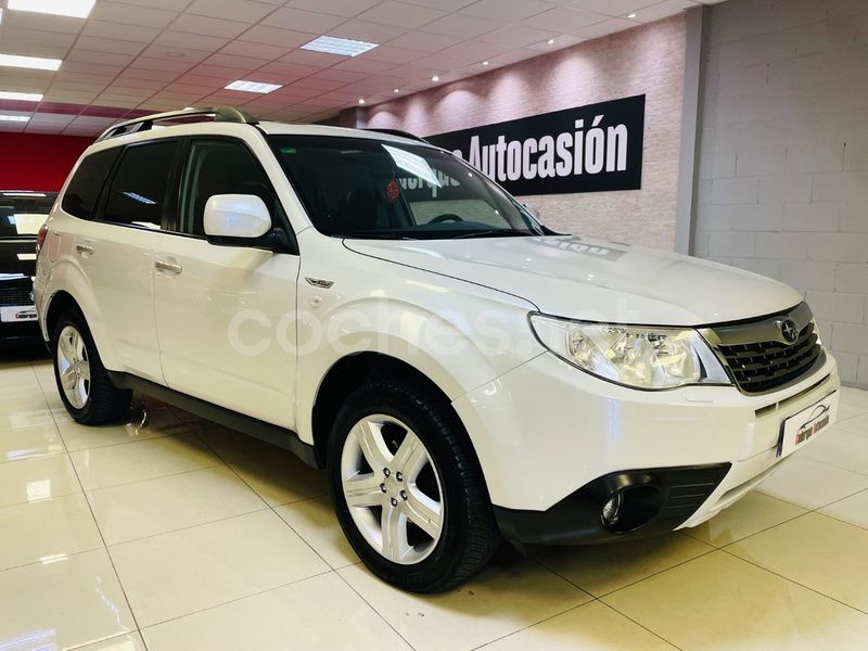 Blanco Usado 2009 Subaru Forester SUV | 8500 € (Precio justo) - Imagen 1/4
