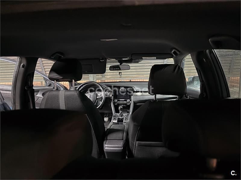 Usado Honda Civic Elegance 129 CV (94 kW) 2018 Gris / plata Berlina