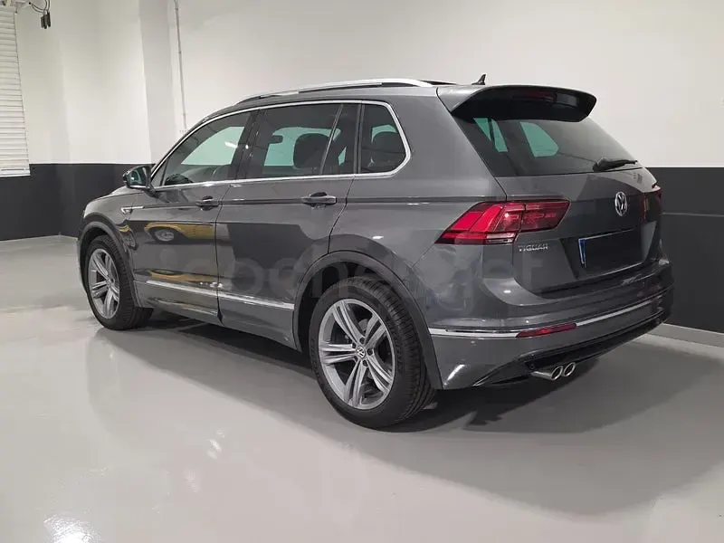 Usado VW Tiguan Sportline 150 CV (110 kW) 2019 Gris / plata SUV