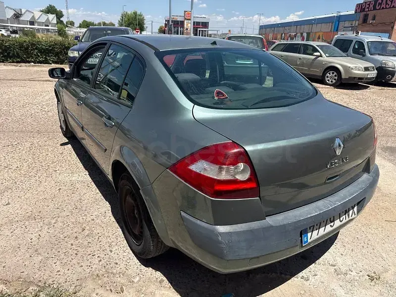 Usado Renault Mégane Authentique 100 CV (73 kW) 2004 Verde Berlina