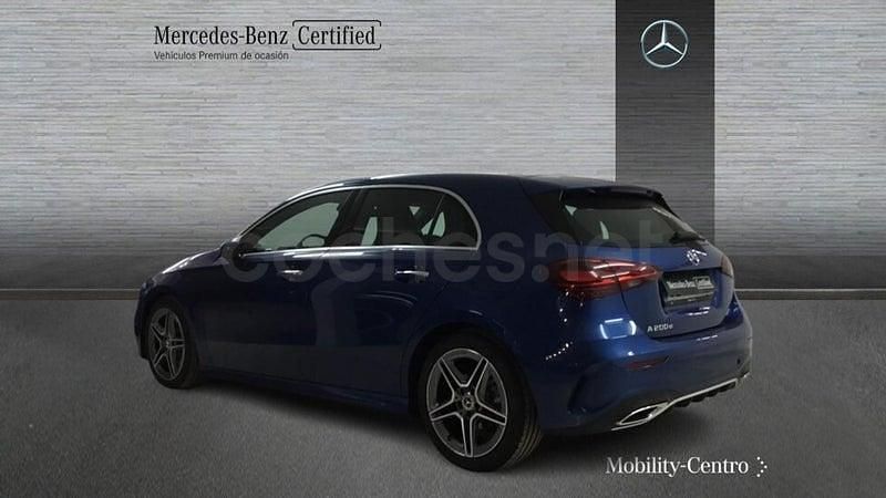 Usado Mercedes A200 AMG line 150 CV (110 kW) 2024 Azul espectra Berlina
