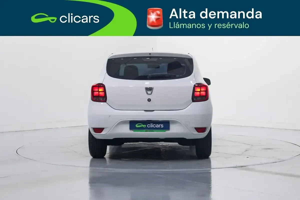Usado Dacia Sandero Comfort 90 CV (66 kW) 2019 Blanco Berlina