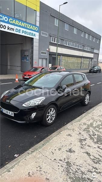 Usado Ford Fiesta Trend 85 CV (62 kW) 2018 Negro Utilitario