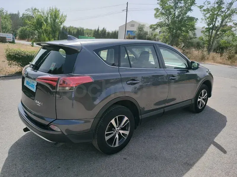 Usado Toyota RAV4 Advance 151 CV (111 kW) 2016 Gris / plata SUV