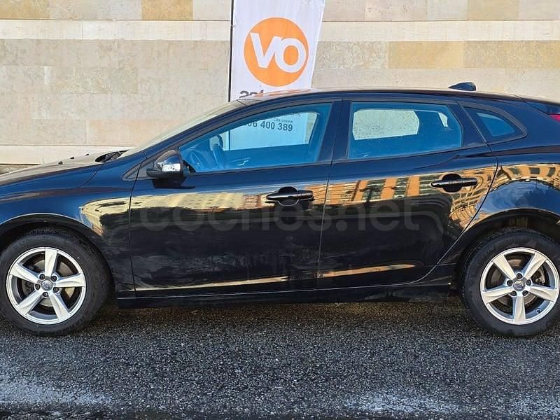 Usado Volvo V40 Kinetic 115 CV (84 kW) 2015 Negro Berlina