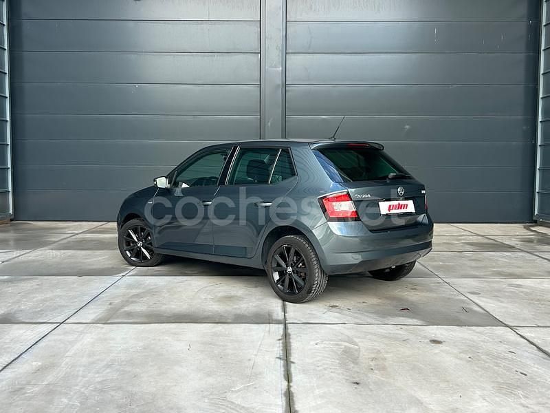 Usado Skoda Fabia Ambition 95 CV (69 kW) 2018 Gris / plata Utilitario