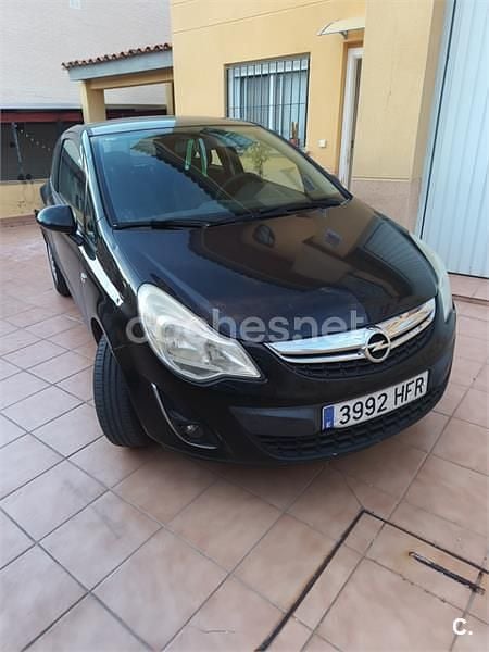 Usado Opel Corsa Essentia 65 CV (47 kW) 2011 Negro Utilitario