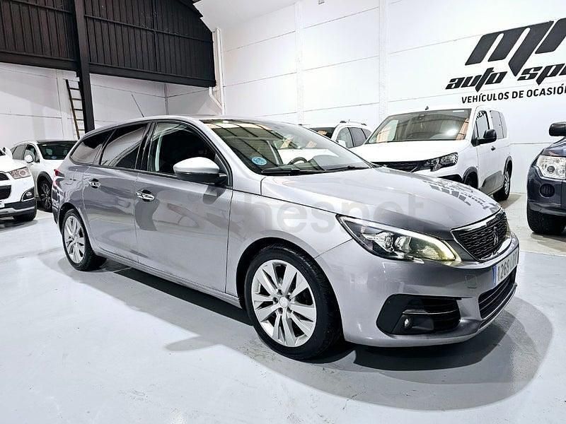 Usado Peugeot 308 SW Active 130 CV (95 kW) 2020 Gris / plata Familiar