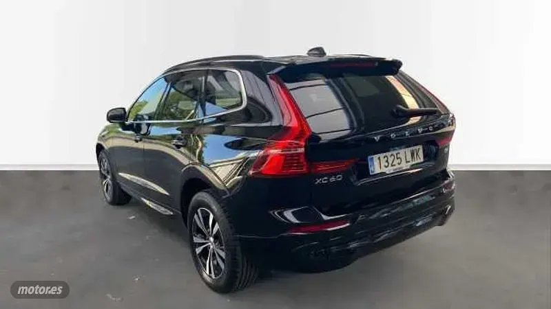 Usado Volvo XC60 Momentum 197 CV (144 kW) 2022 Negro SUV