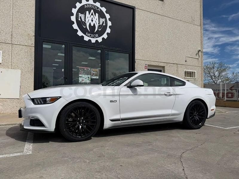 Usado Ford Mustang GT Fastback 419 CV (308 kW) 2018 Blanco Coupe