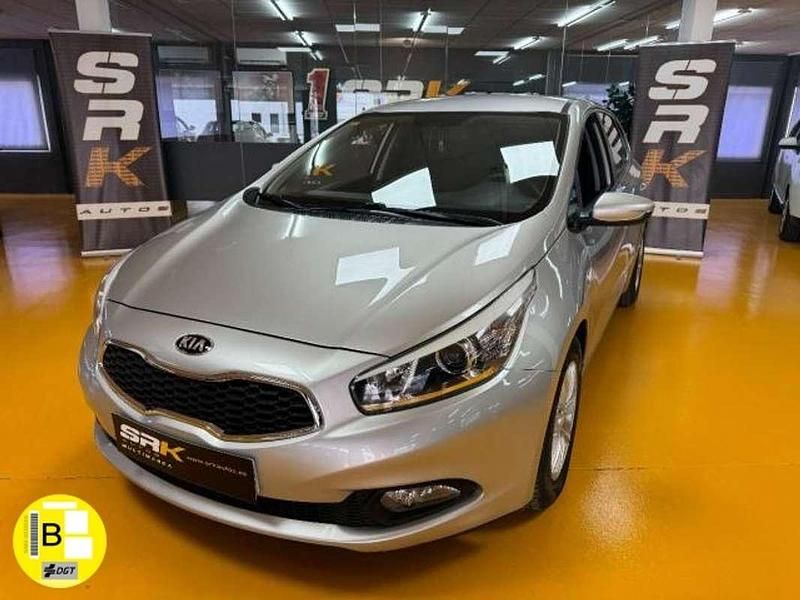 Plateado Usado 2015 Kia Ceed GT Utilitario | 9750 € (Precio justo) - Imagen 1/4
