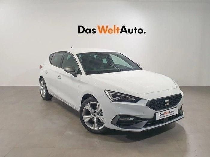 Usado Seat Leon FR 116 CV (85 kW) 2025 Blanco