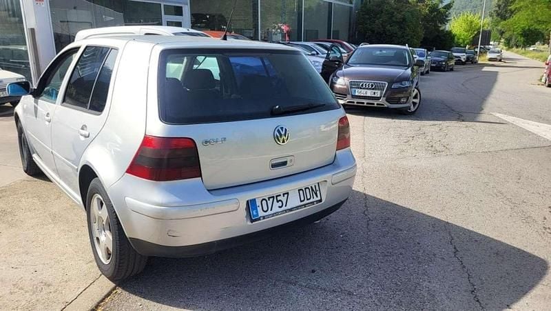 Usado VW Golf IV Highline 116 CV (85 kW) 2000 Gris Utilitario