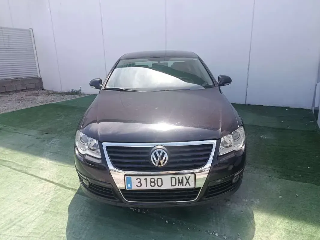 Usado VW Passat Highline 140 CV (102 kW) 2005 Negro Berlina