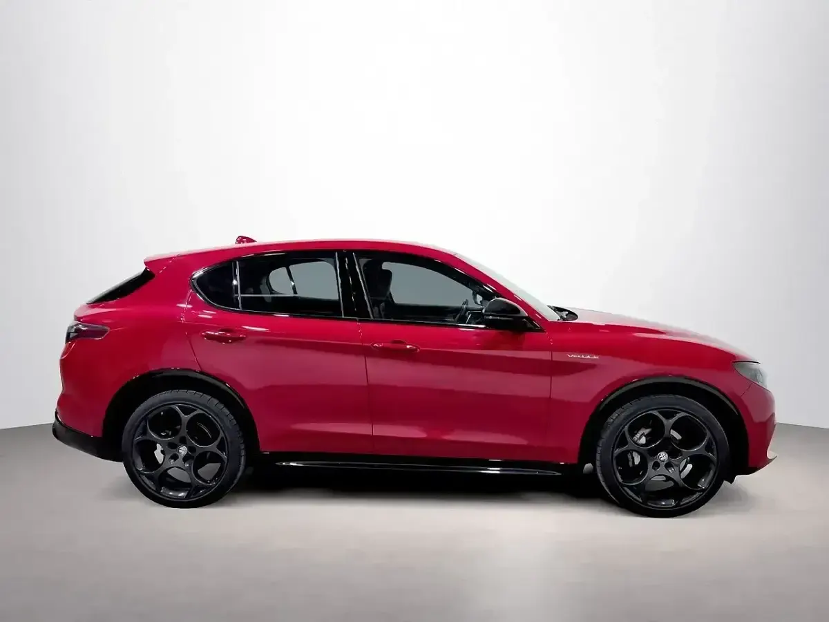 Usado Alfa Romeo Stelvio Veloce 212 CV (155 kW) 2023 Rojo SUV
