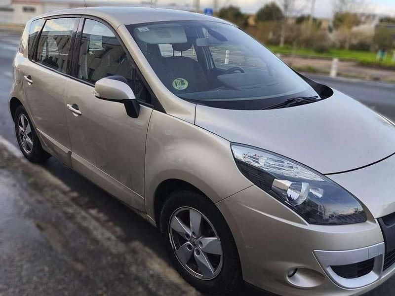 Usado Renault Scénic III 106 CV (77 kW) 2010 Amarillo Monovolumen