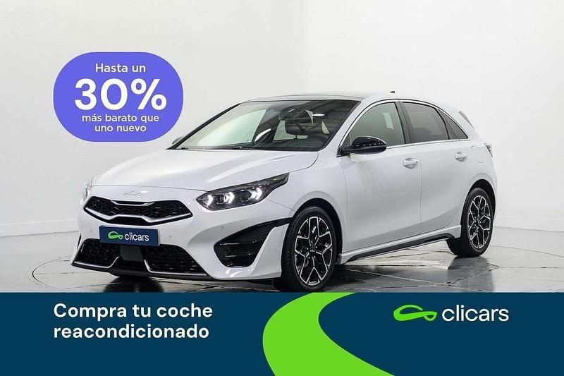 Blanco Usado 2023 Kia Ceed GT GT-Line Utilitario | 21.390 € (Precio justo) - Imagen 1/4