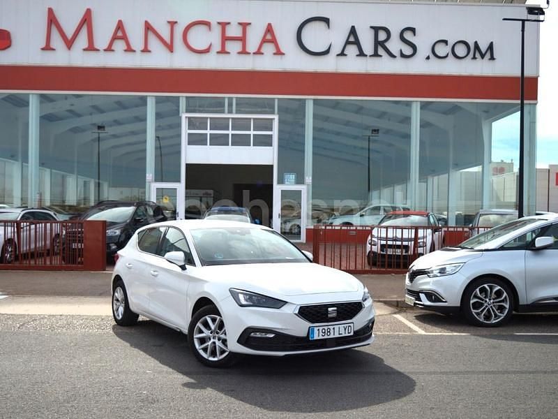 Usado Seat Leon Reference 116 CV (85 kW) 2022 Blanco Utilitario