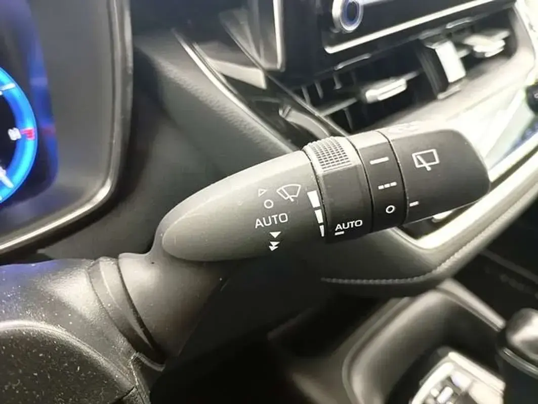 Usado Toyota Corolla Active 122 CV (89 kW) 2022 Blanco Utilitario