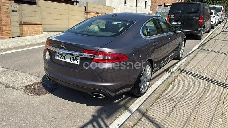 Usado Jaguar XF Premium Luxury 207 CV (152 kW) 2009 Violeta / lila Berlina