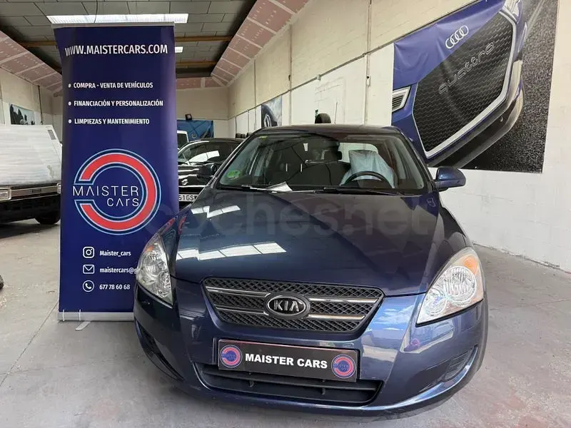 Begagnad Kia Ceed 109 HK (80 kW) 2009 Blå Halvkombi