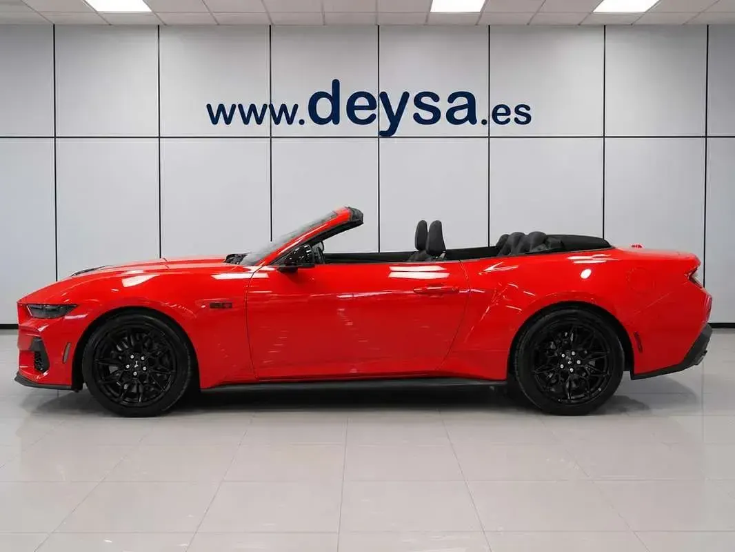 Usado Ford Mustang GT 450 CV (330 kW) 2025 Rojo Descapotable