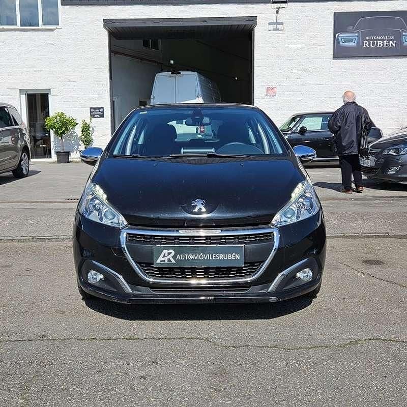 Usado Peugeot 208 Allure 92 CV (67 kW) 2015 Negro Utilitario
