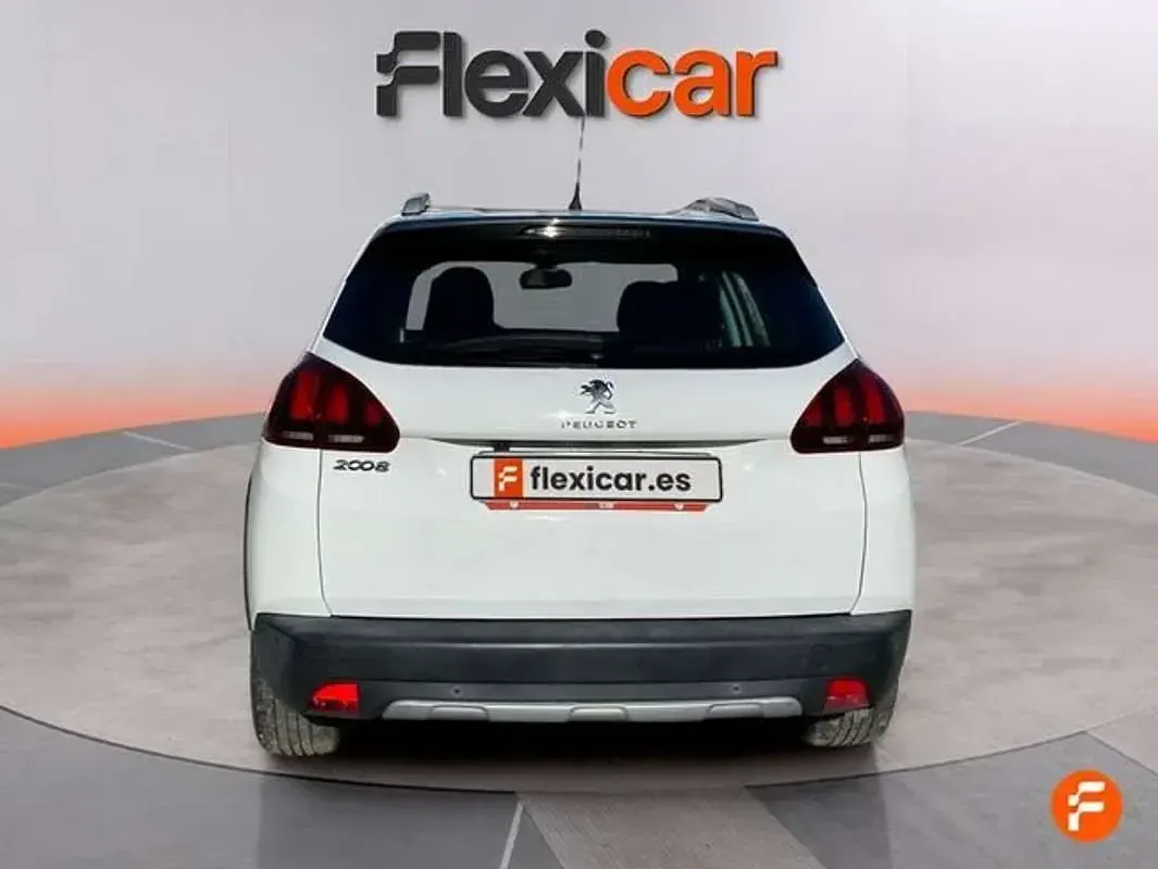 Usado Peugeot 2008 Active 99 CV (72 kW) 2019 Blanco SUV