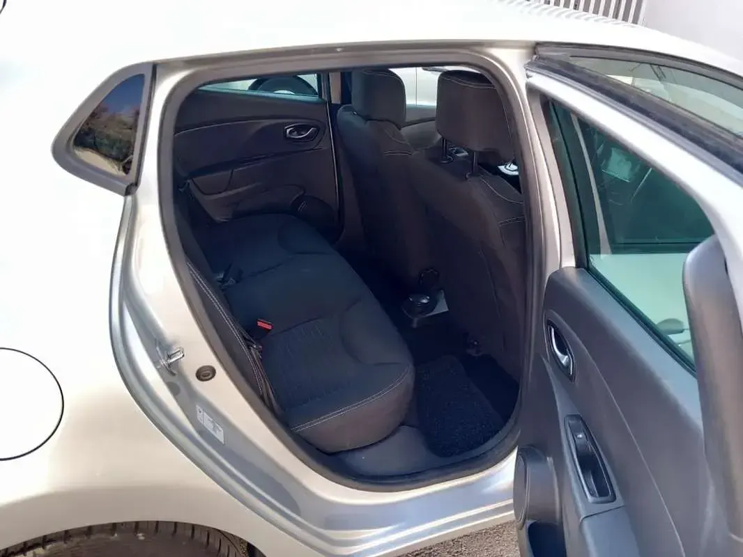 Usado Renault Clio LIMITED 90 CV (66 kW) 2017 Gris Utilitario